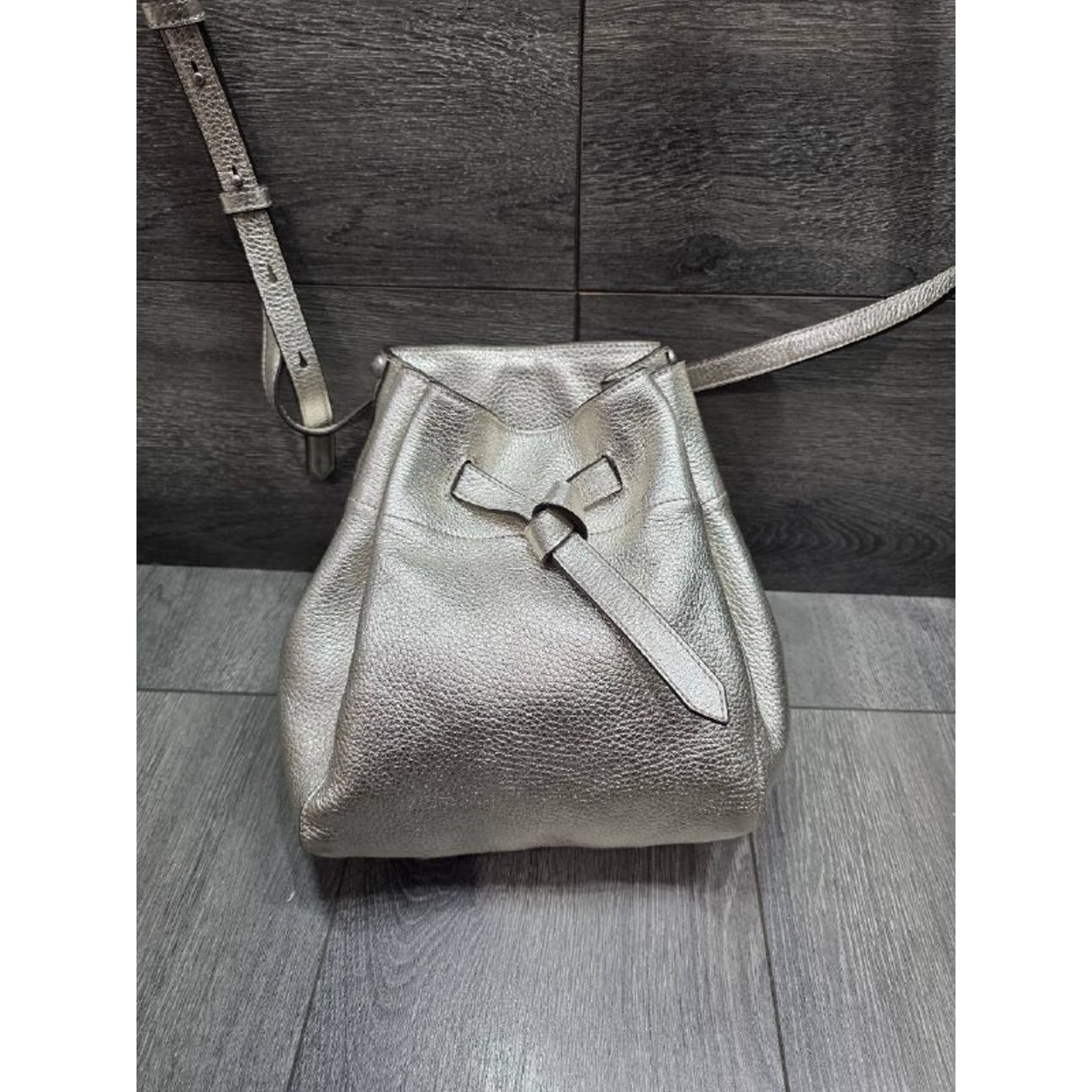 Annabel Ingall Bucket Leather Bag Georgia Crossbody Metalic B000690